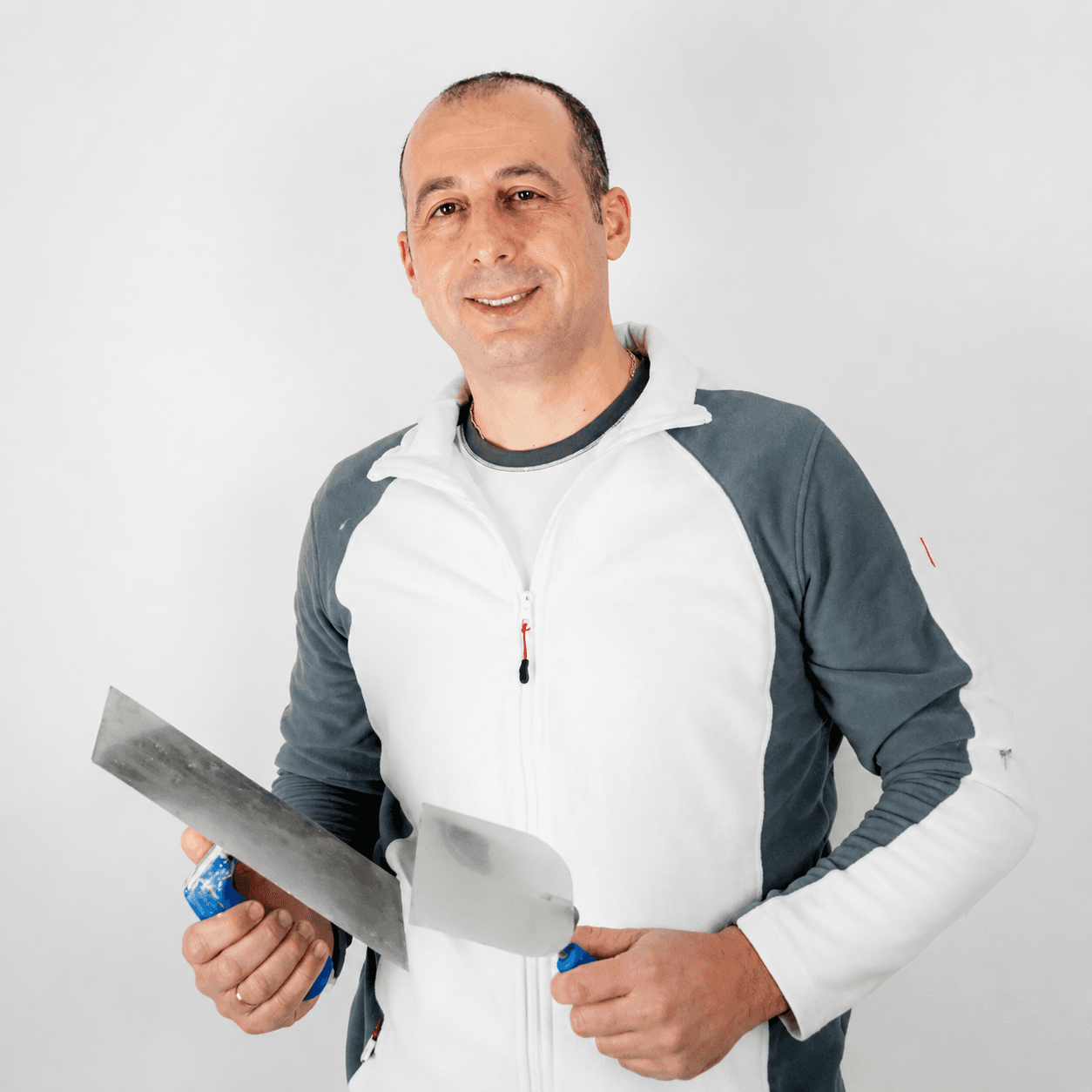 Ibryam Ahmedov mit Spachtelwerkzeugen