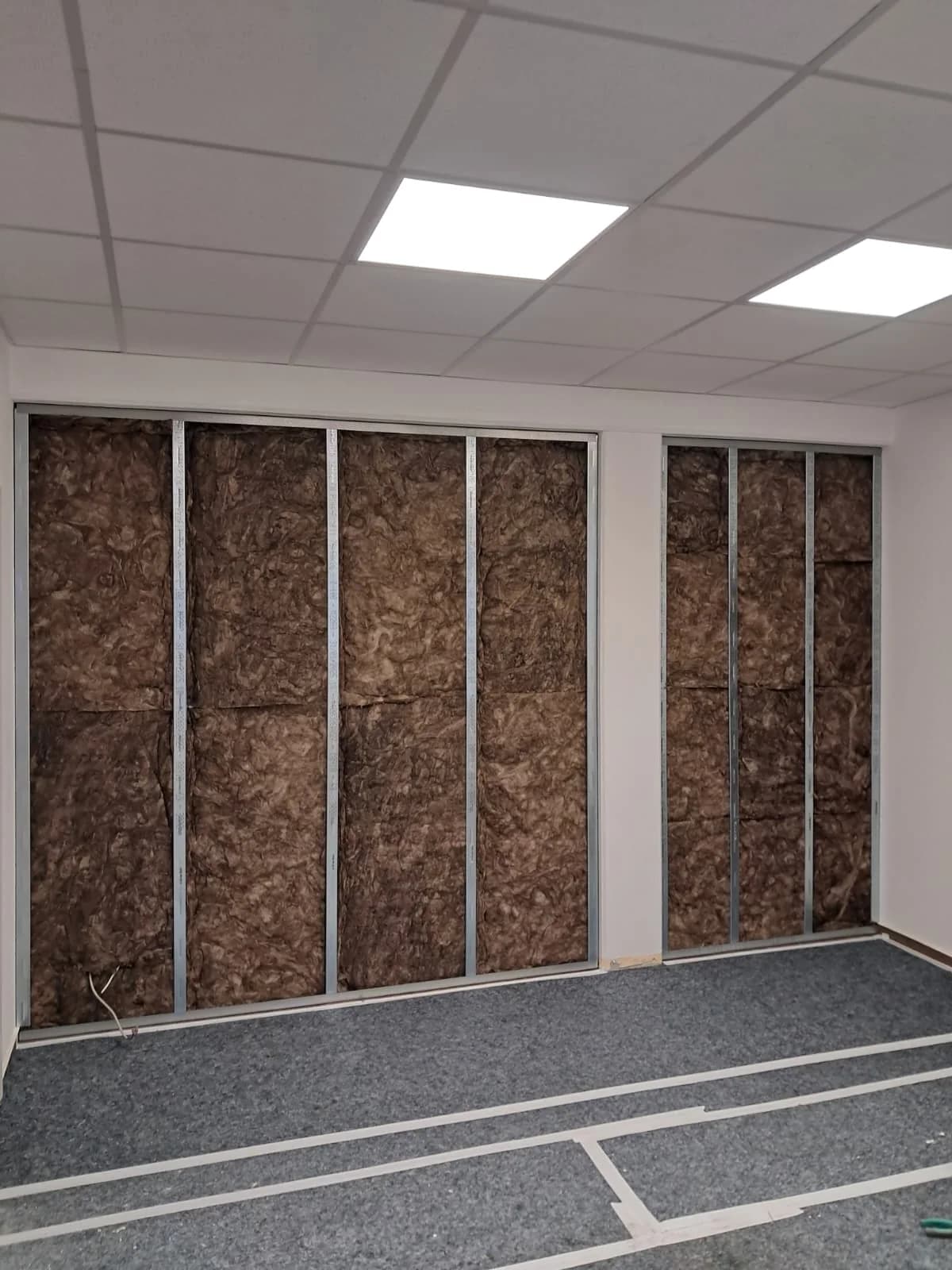 Gedämmtes Metallständerwerk für eine Trockenbauwand
